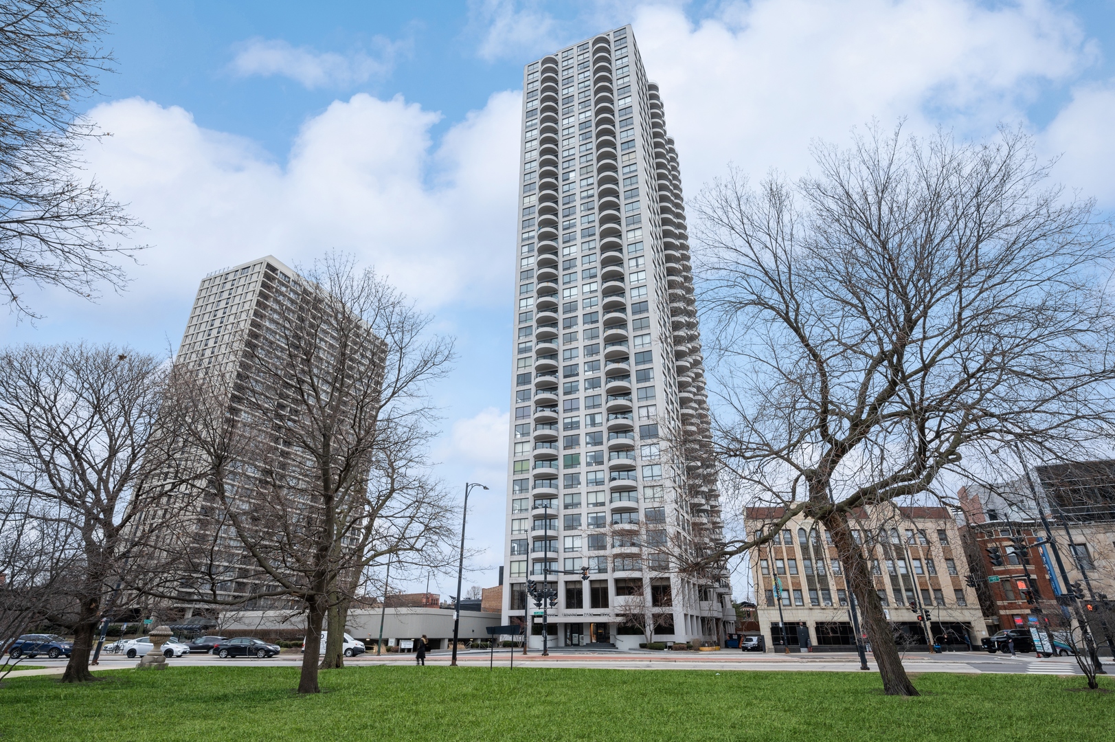 2020 N Lincoln Park West Unit: 29J