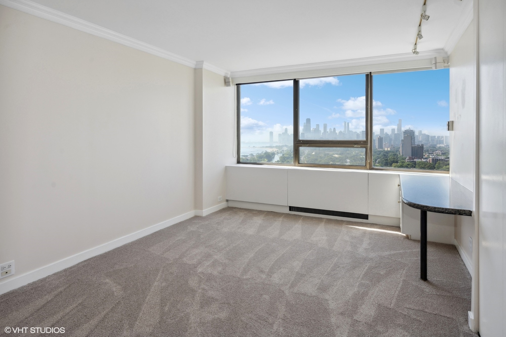 2800 N Lake Shore Drive Unit: 2704