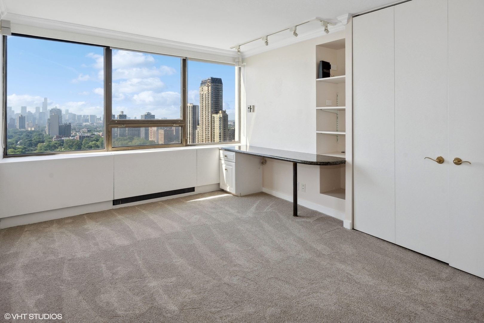 2800 N Lake Shore Drive Unit: 2704