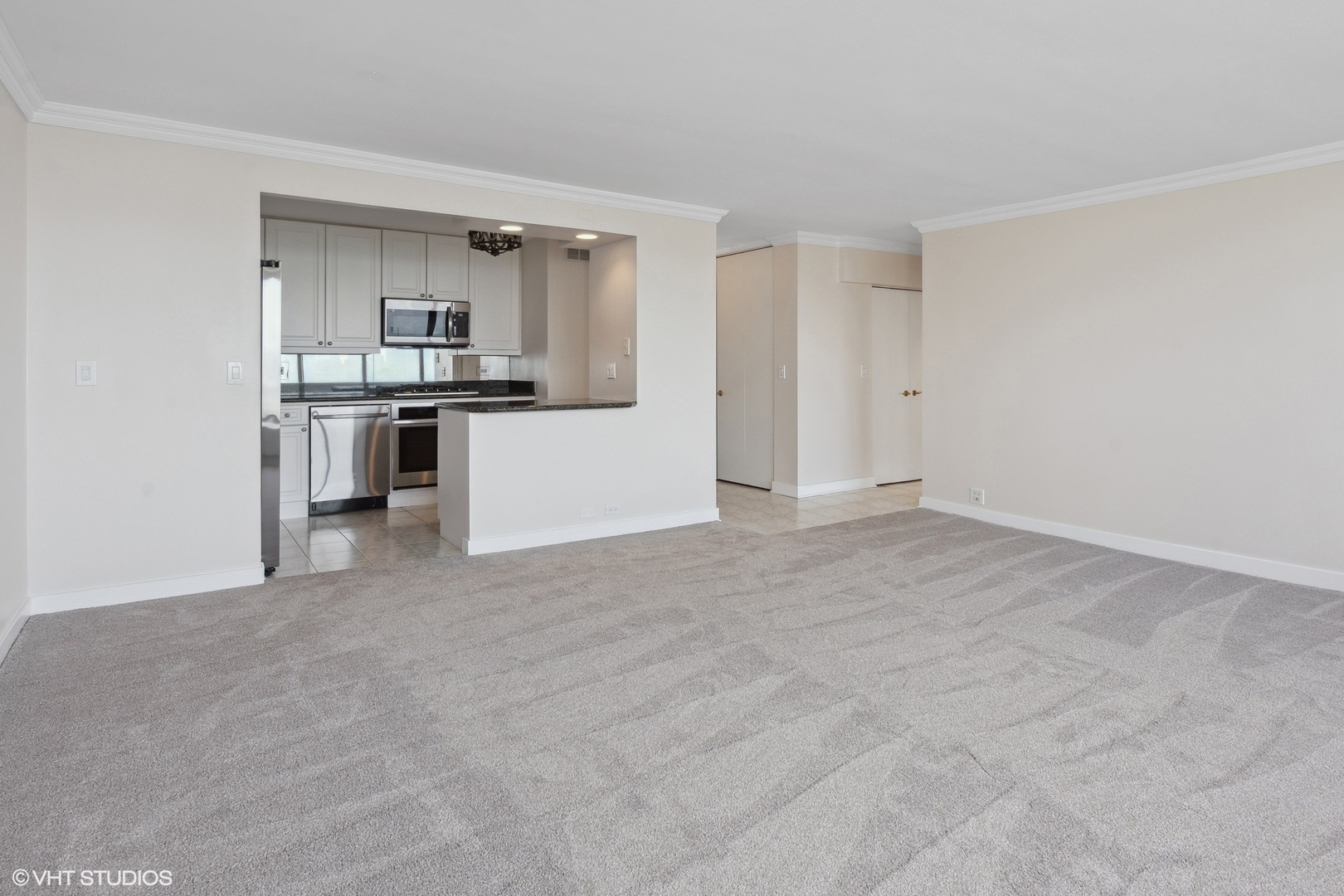 2800 N Lake Shore Drive Unit: 2704