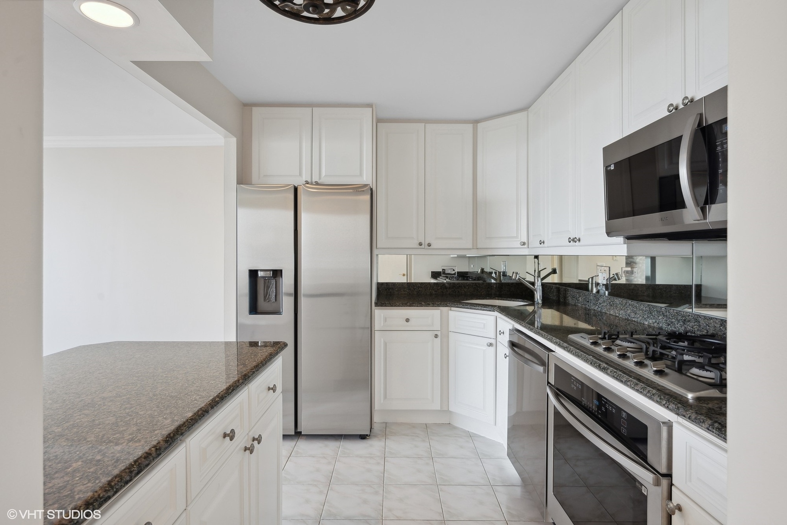 2800 N Lake Shore Drive Unit: 2704