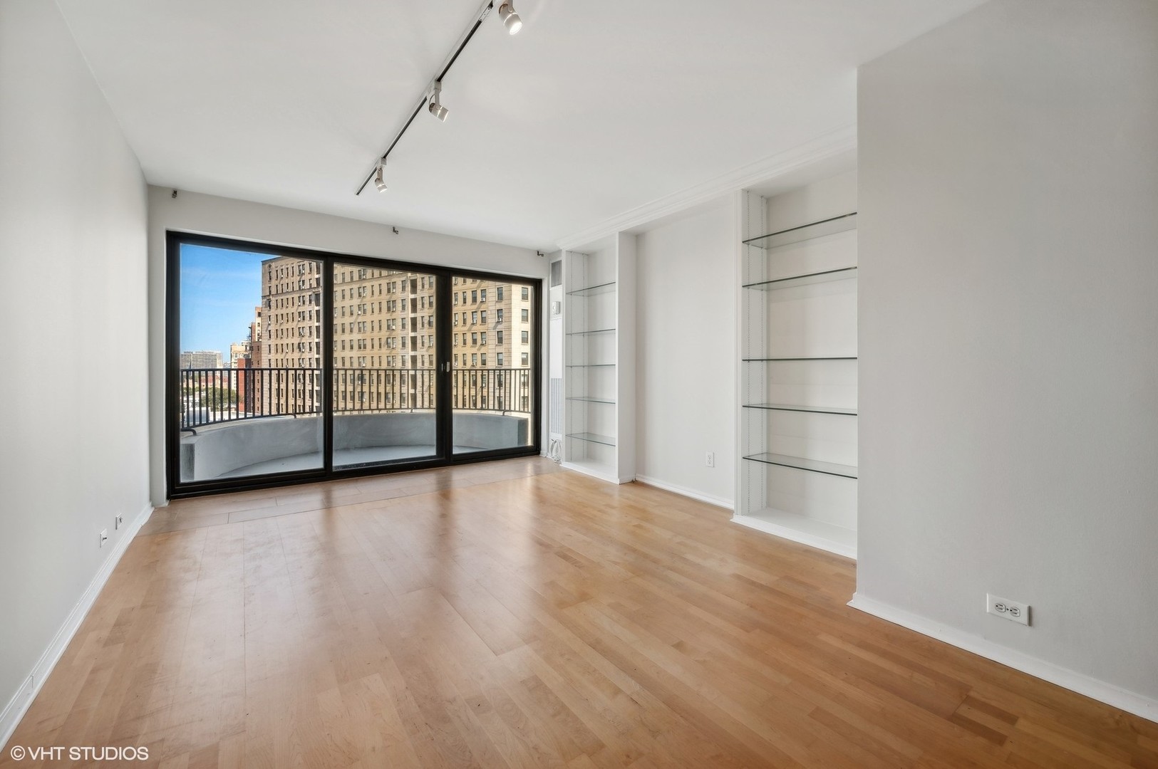 2020 N Lincoln Park West Unit: 10C