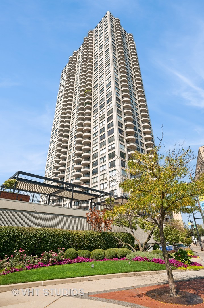 2020 N Lincoln Park West Unit: 10C