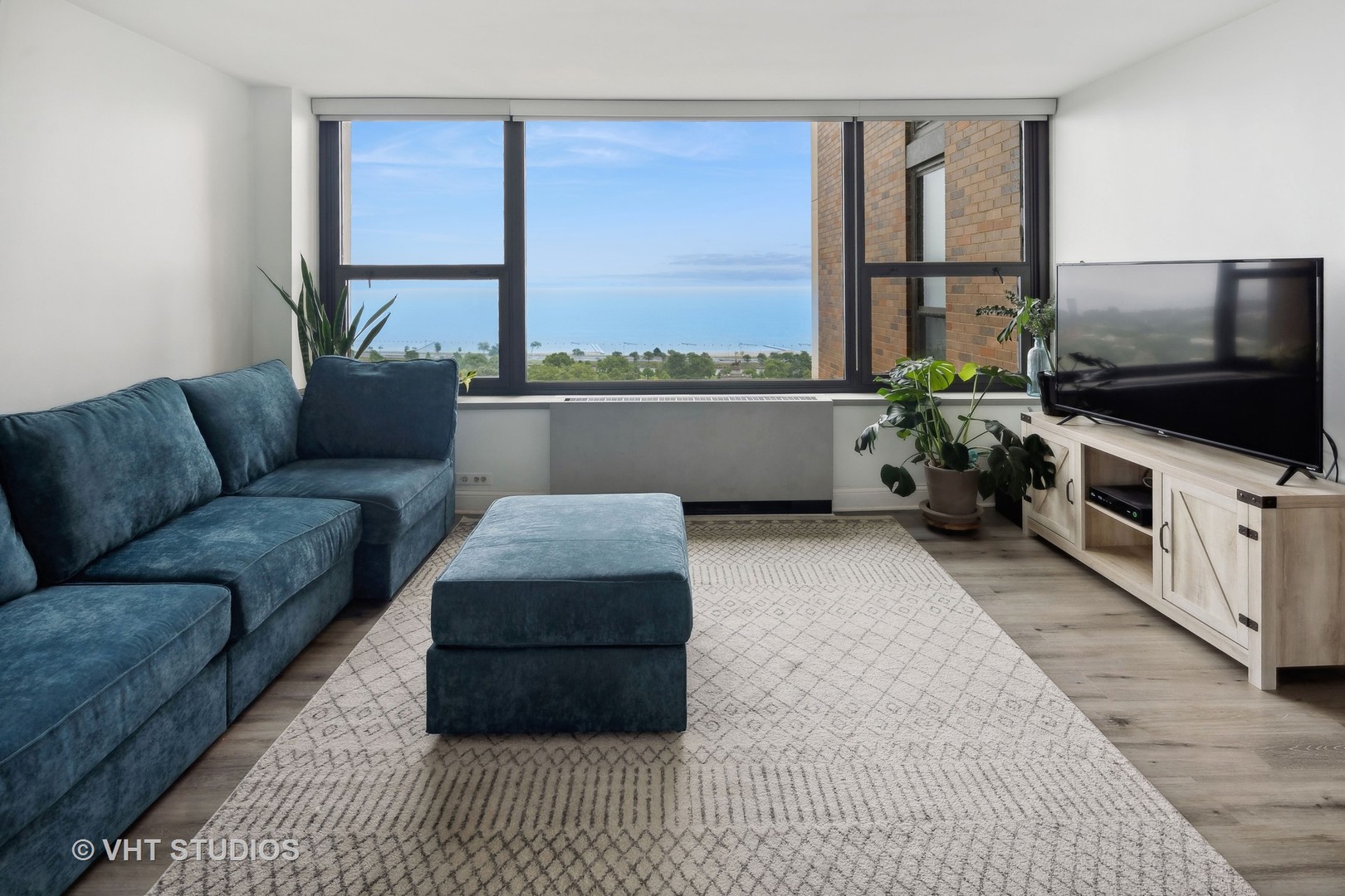 1850 N Clark Street Unit: 2202