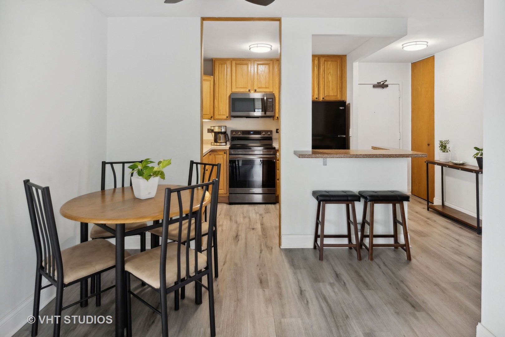 1850 N Clark Street Unit: 2202