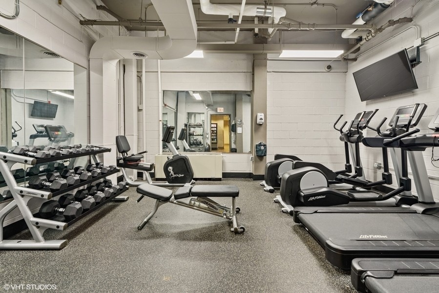 1850 N CLARK Street Unit: 2004