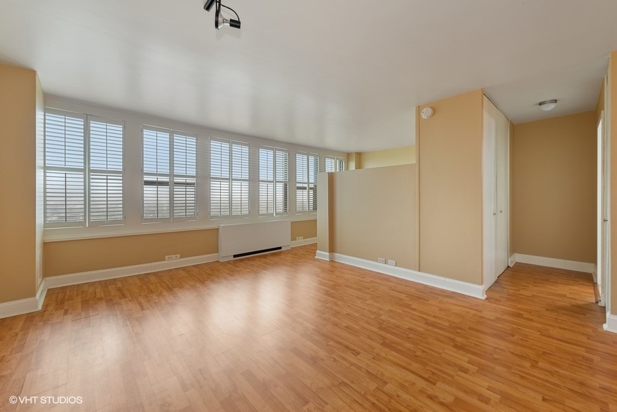 1850 N CLARK Street Unit: 2004