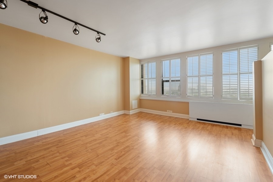 1850 N CLARK Street Unit: 2004