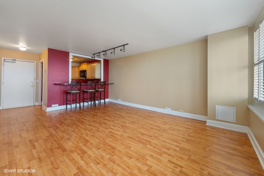 1850 N CLARK Street Unit: 2004