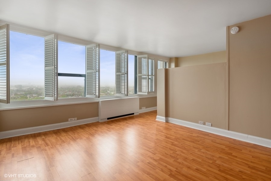 1850 N CLARK Street Unit: 2004