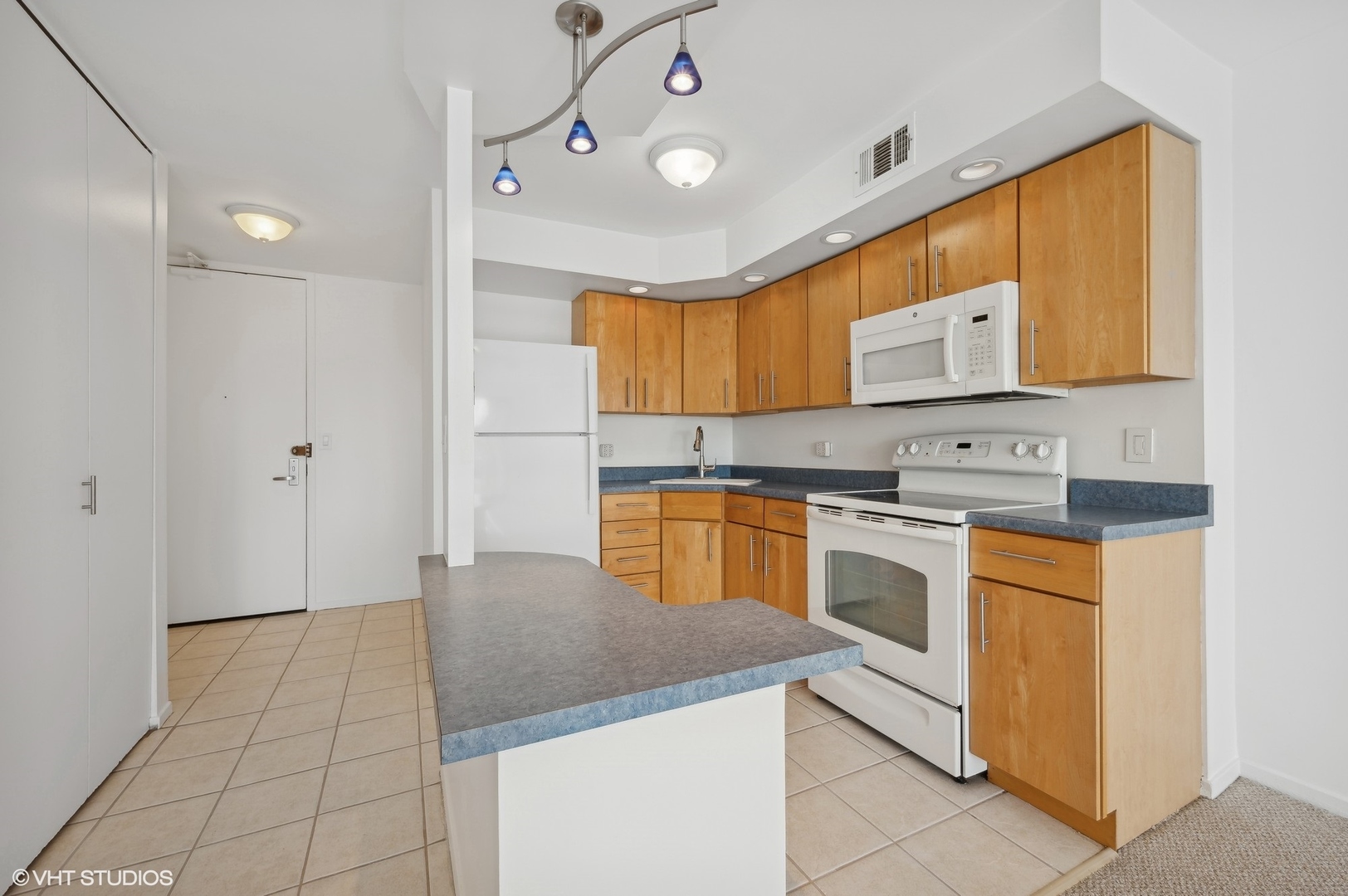 2020 N Lincoln Park West Unit: 36L