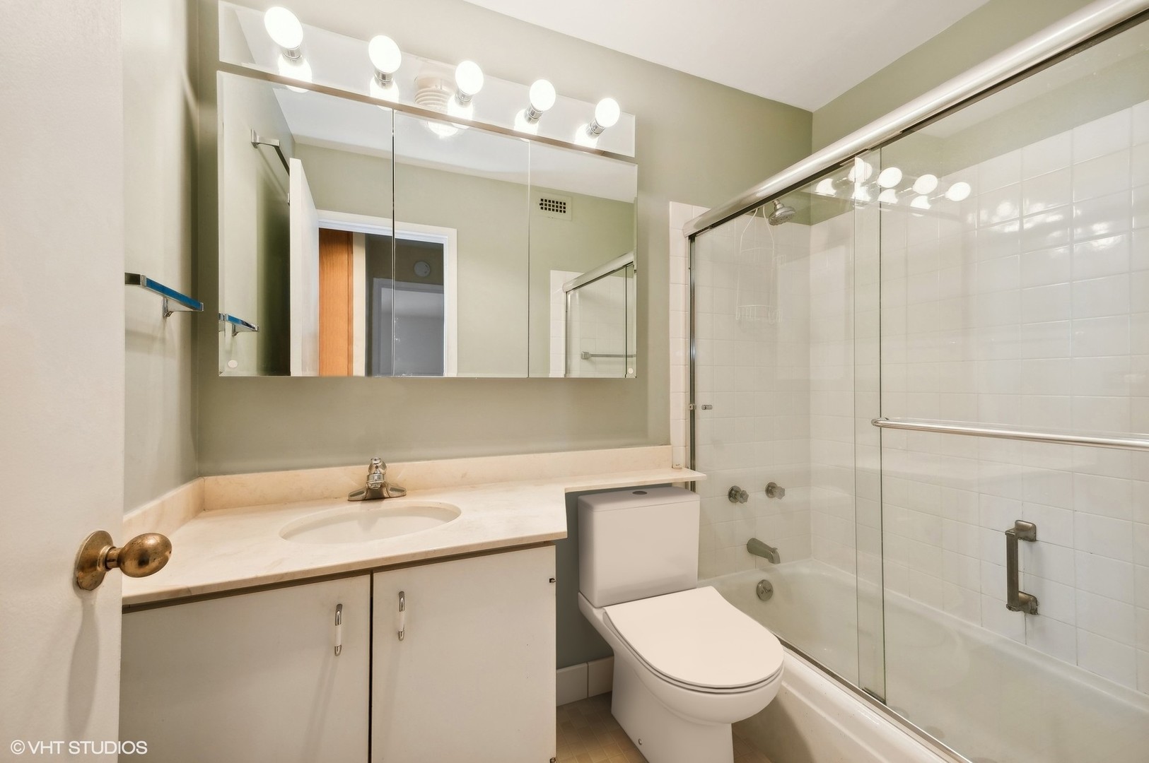 1850 N Clark Street Unit: 3002