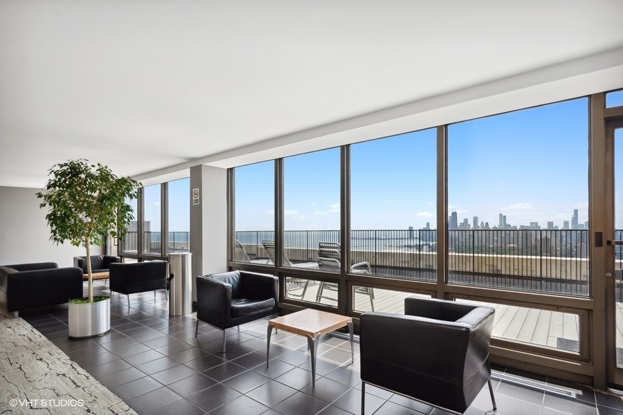 2800 N Lake Shore Drive Unit: 1813