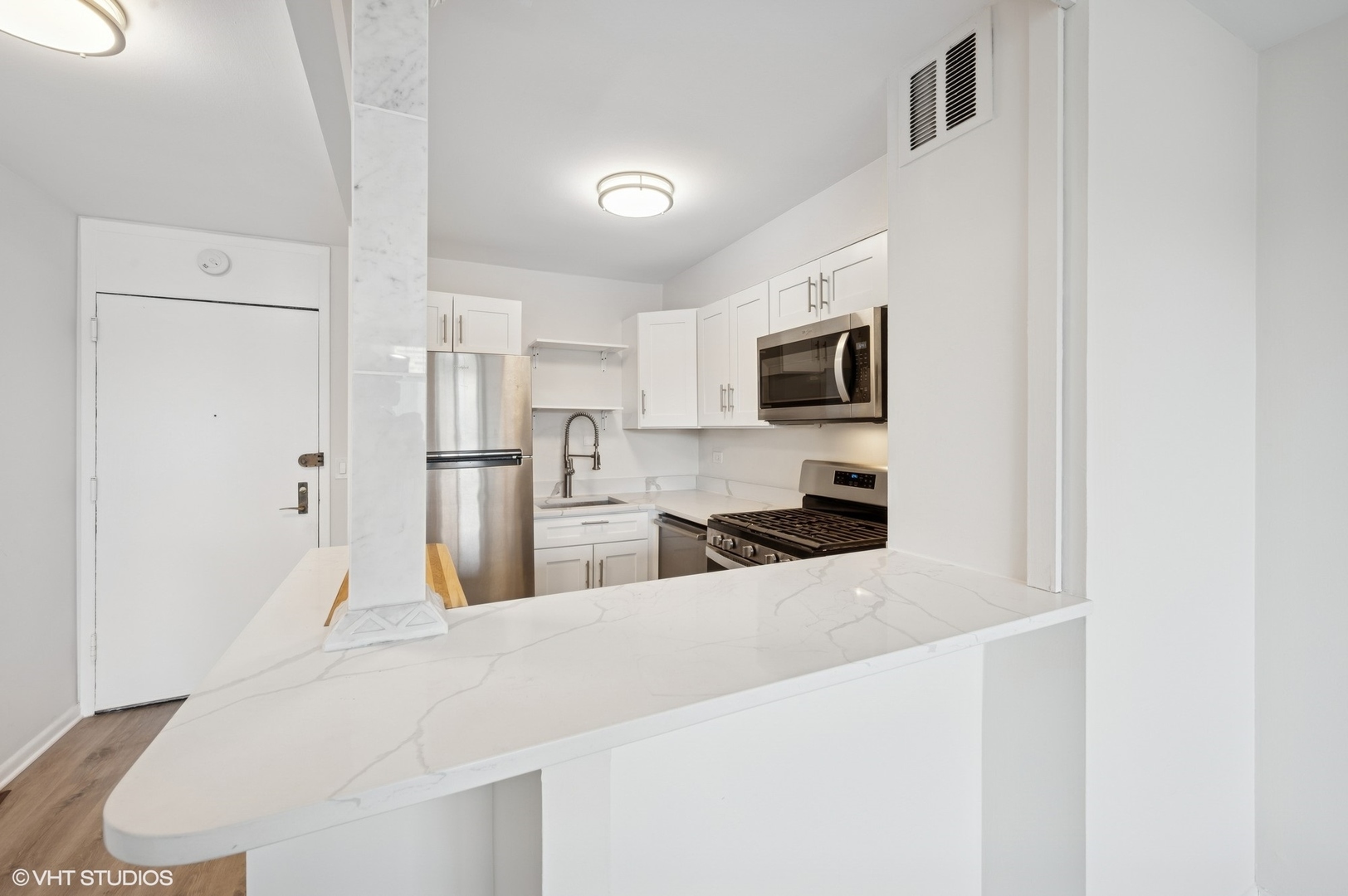 2800 N Lake Shore Drive Unit: 1813