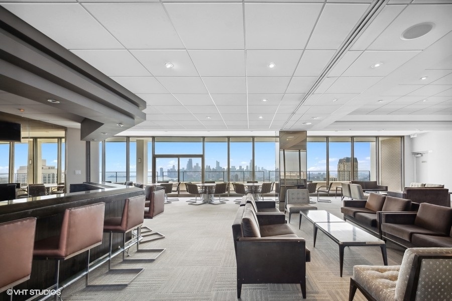 2800 N Lake Shore Drive Unit: 1813