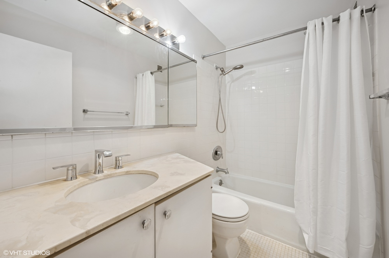 2800 N Lake Shore Drive Unit: 1813