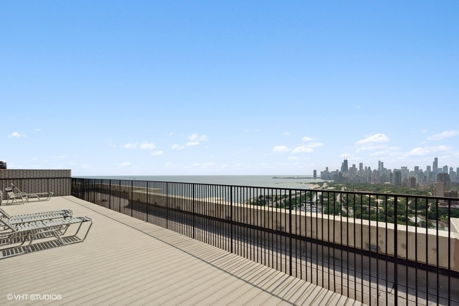 2800 N Lake Shore Drive Unit: 1813