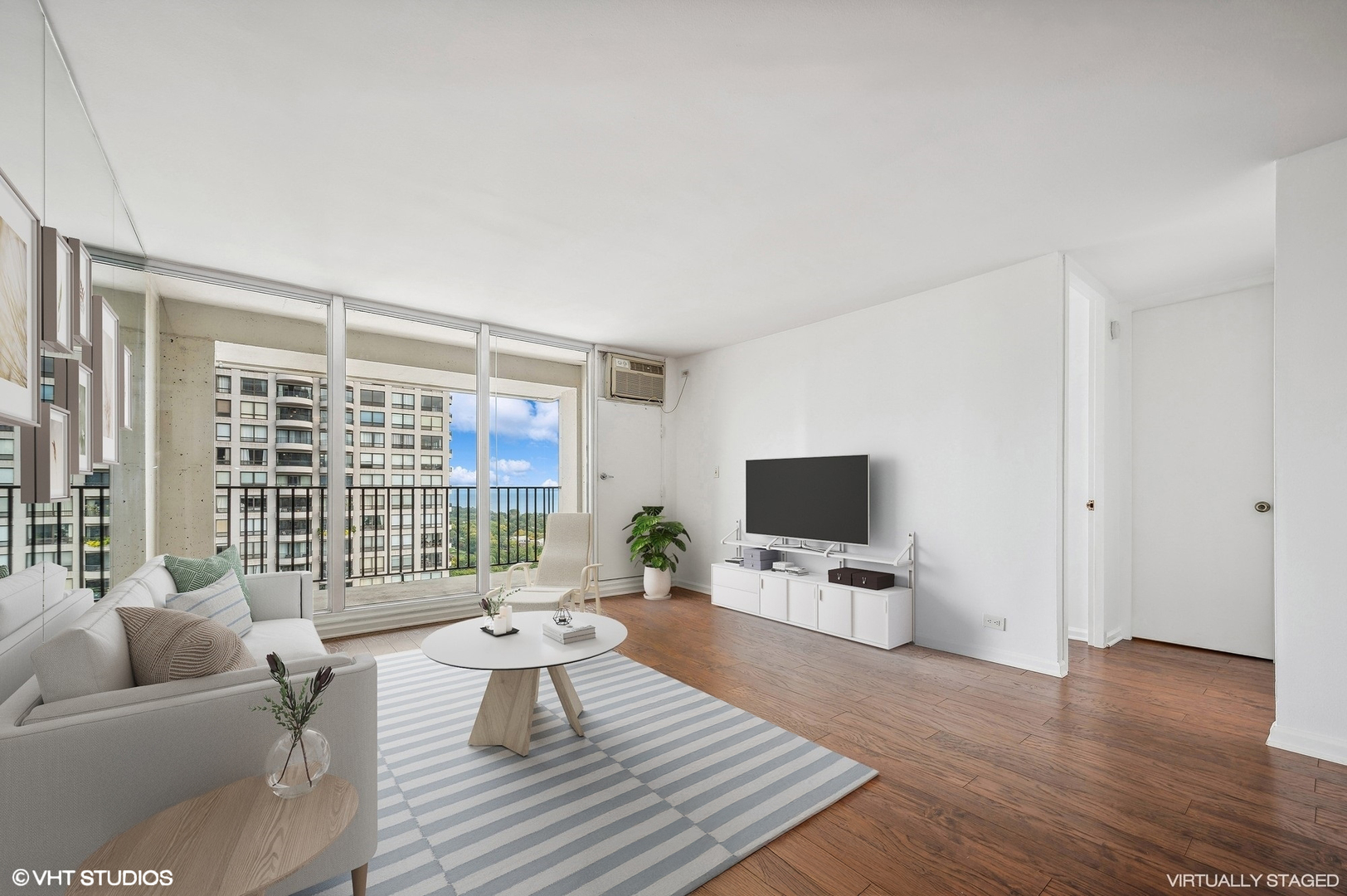 1960 N LINCOLN PARK WEST Unit: 2401
