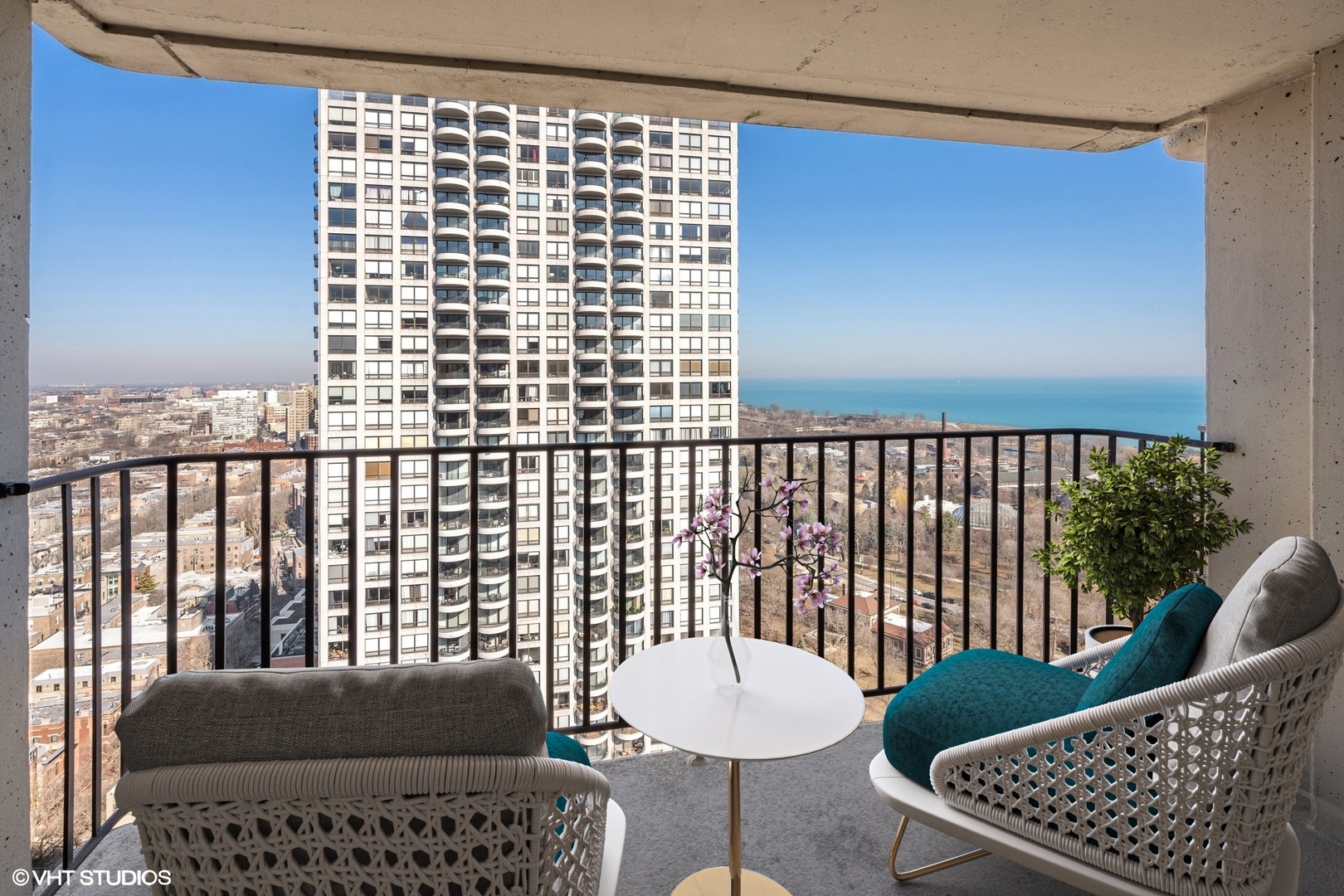 1960 N LINCOLN PARK WEST Unit: 2401