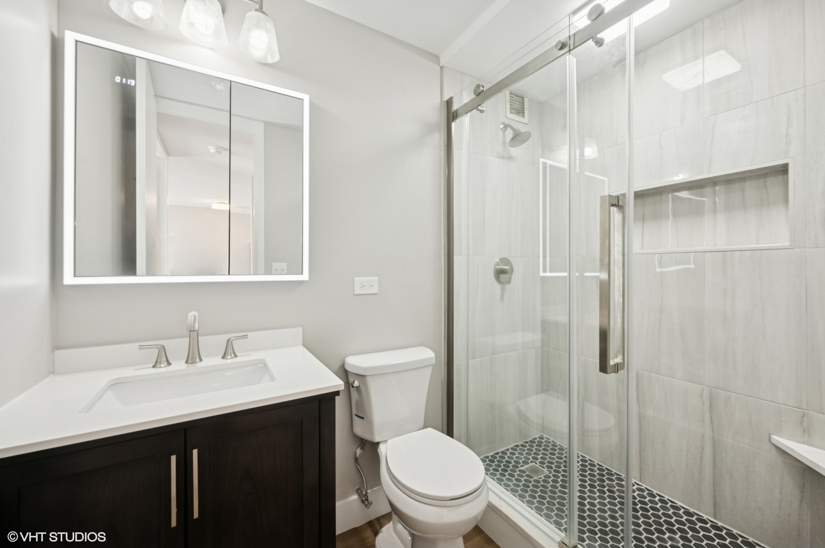 1960 N LINCOLN PARK WEST Unit: 2401