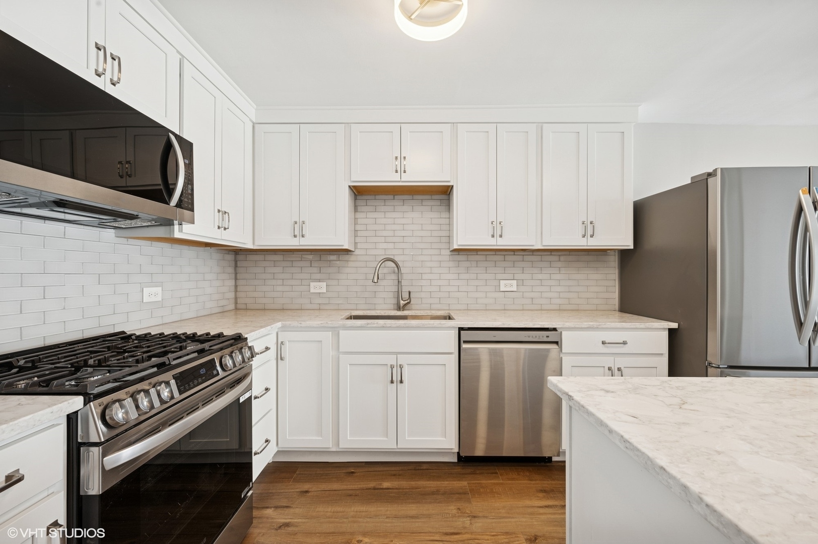 1960 N LINCOLN PARK WEST Unit: 2401