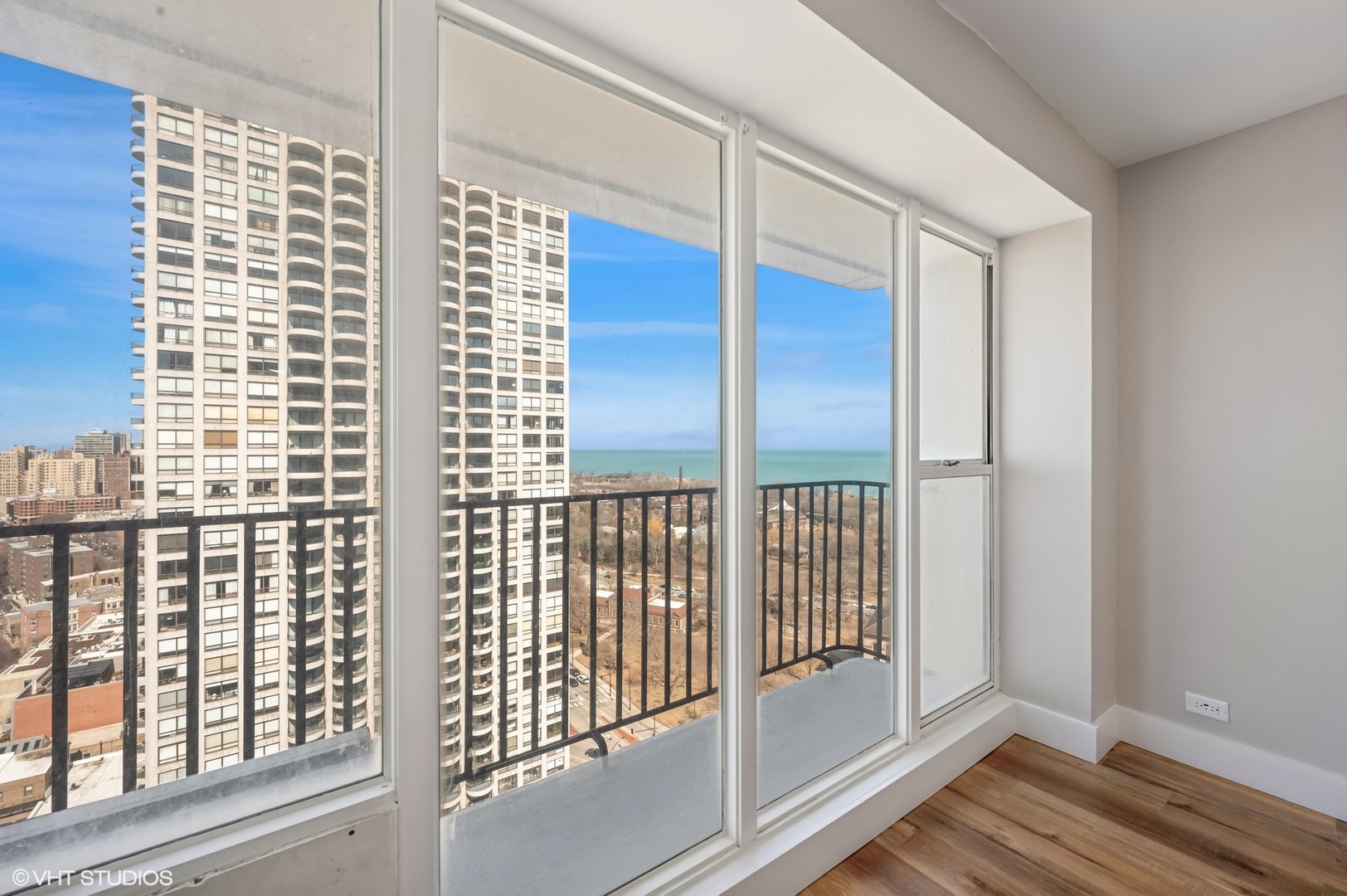 1960 N LINCOLN PARK WEST Unit: 2401