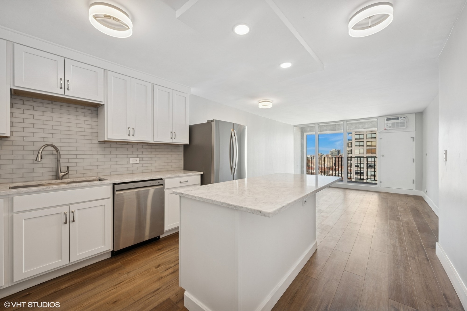 1960 N LINCOLN PARK WEST Unit: 2401