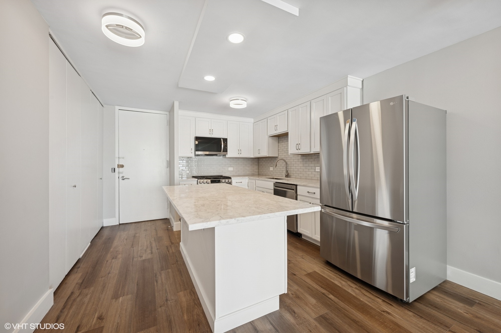 1960 N LINCOLN PARK WEST Unit: 2401