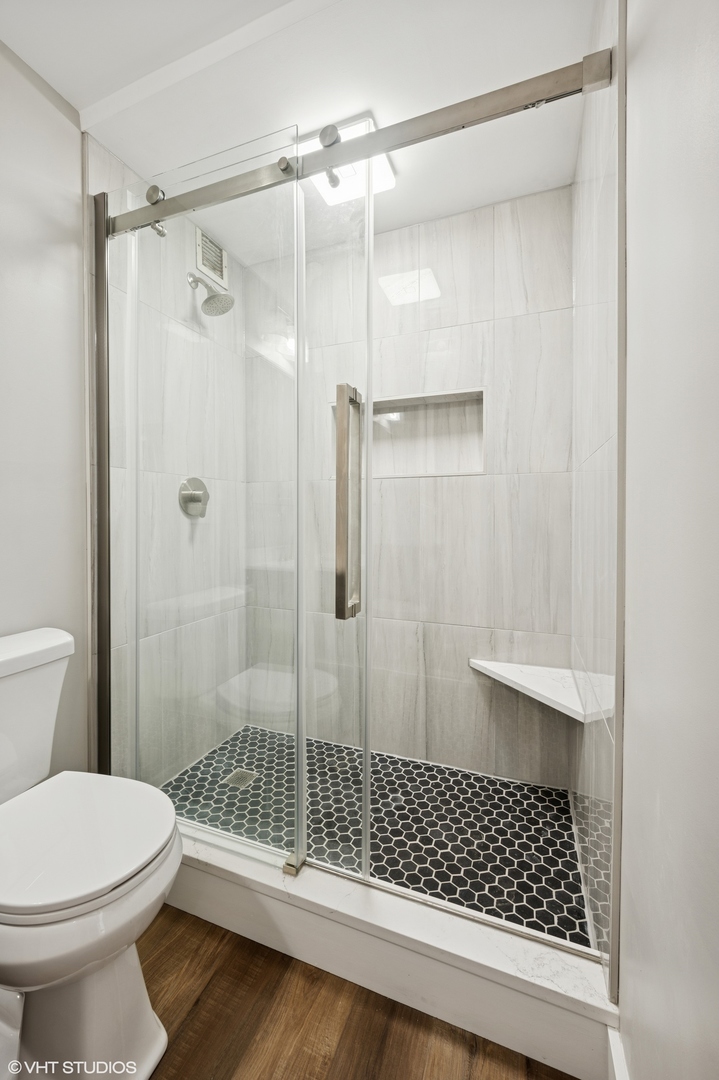 1960 N LINCOLN PARK WEST Unit: 2401