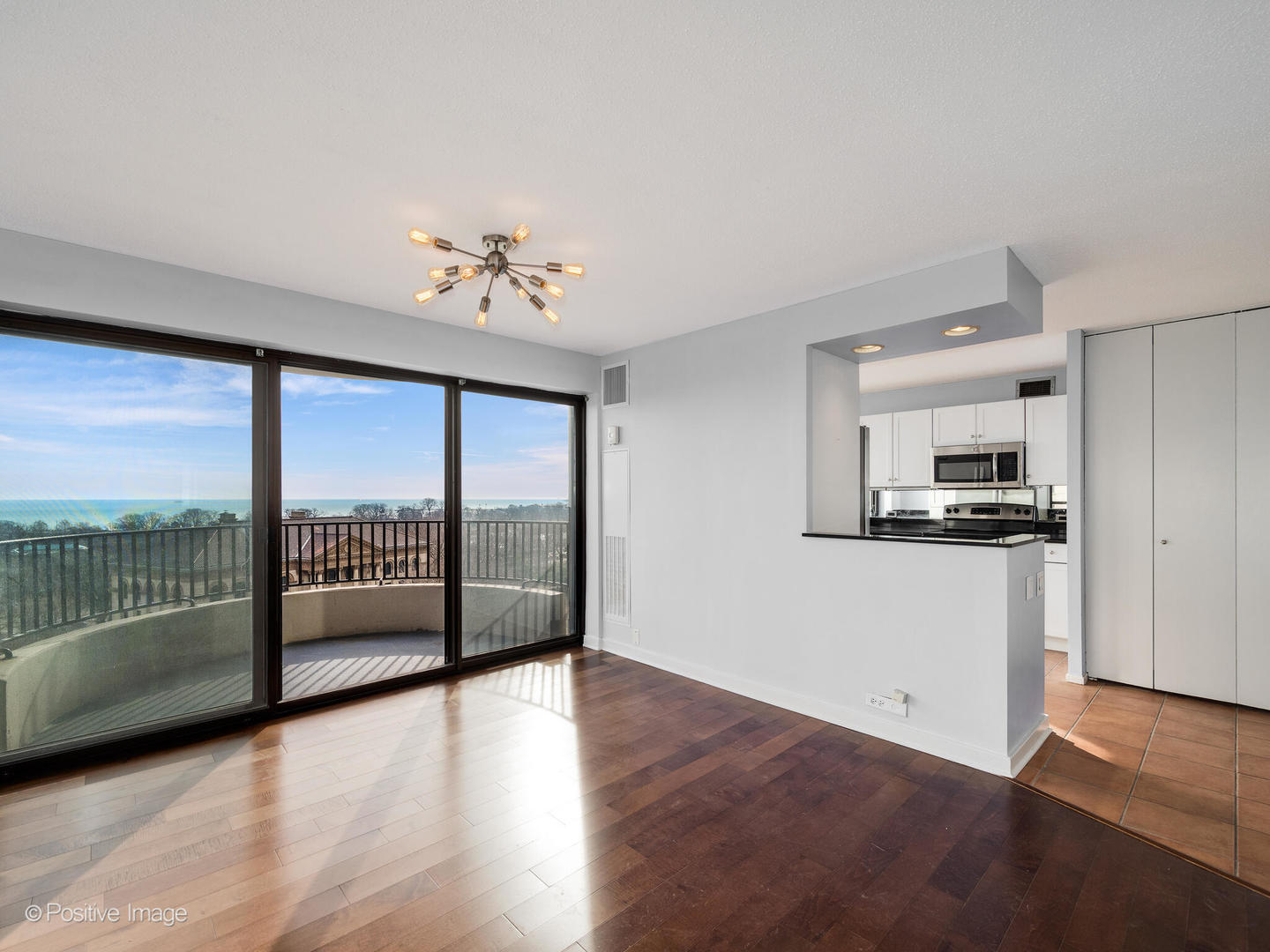 2020 N Lincoln Park West N Unit: 8F