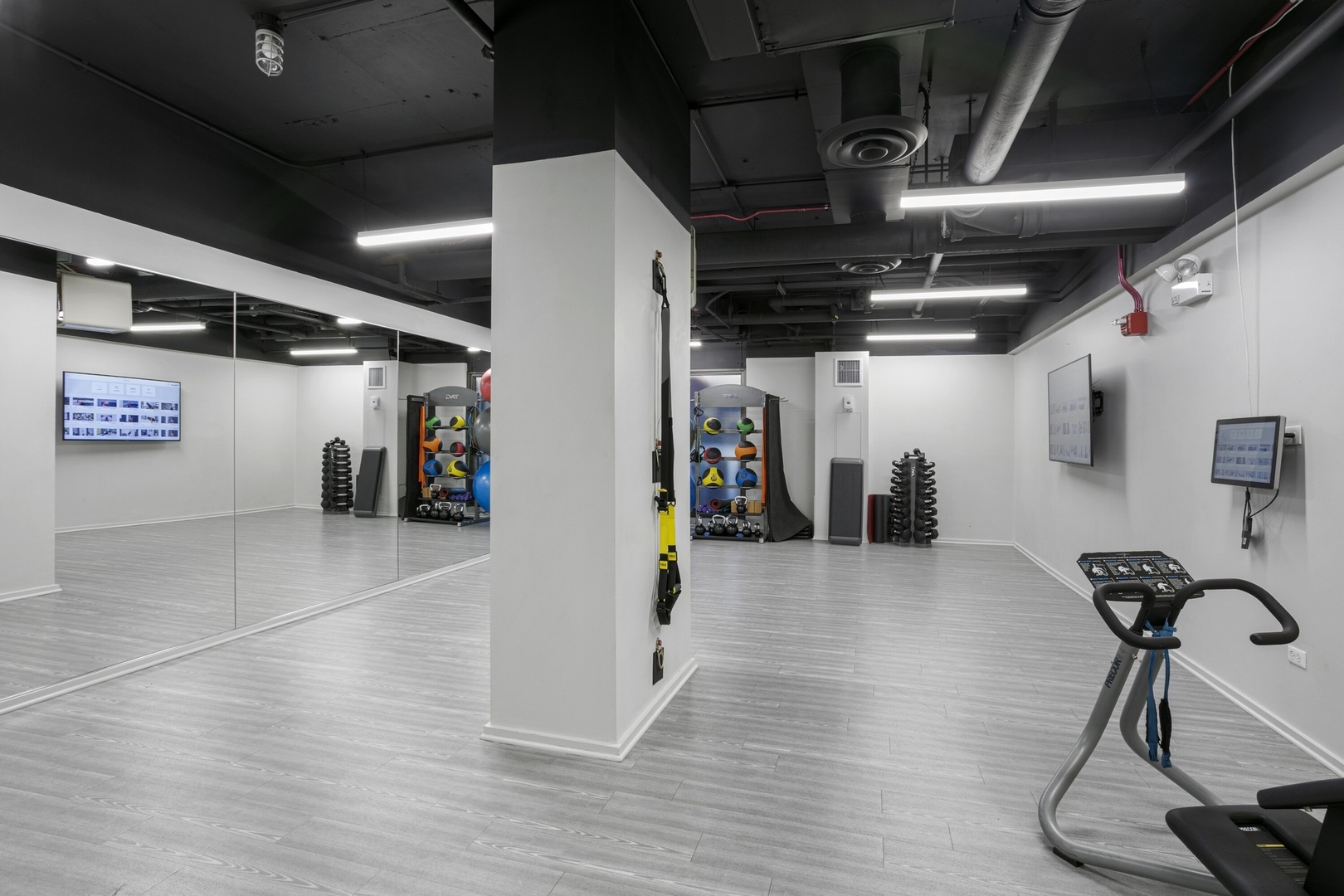 2020 N Lincoln Park West N Unit: 8F