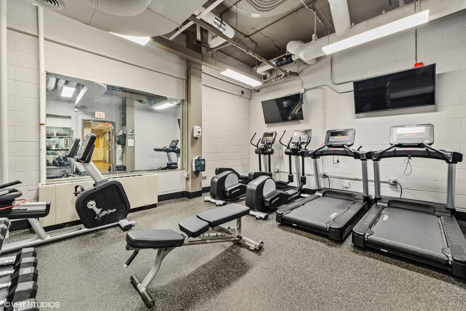 1850 N Clark Street Unit: 2403
