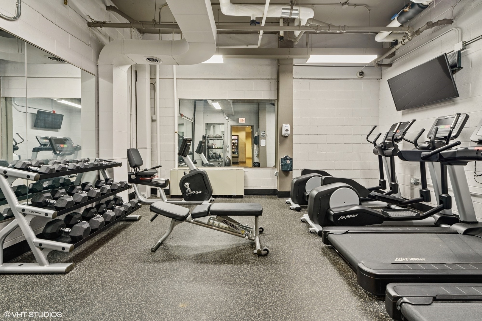 1850 N Clark Street Unit: 2403