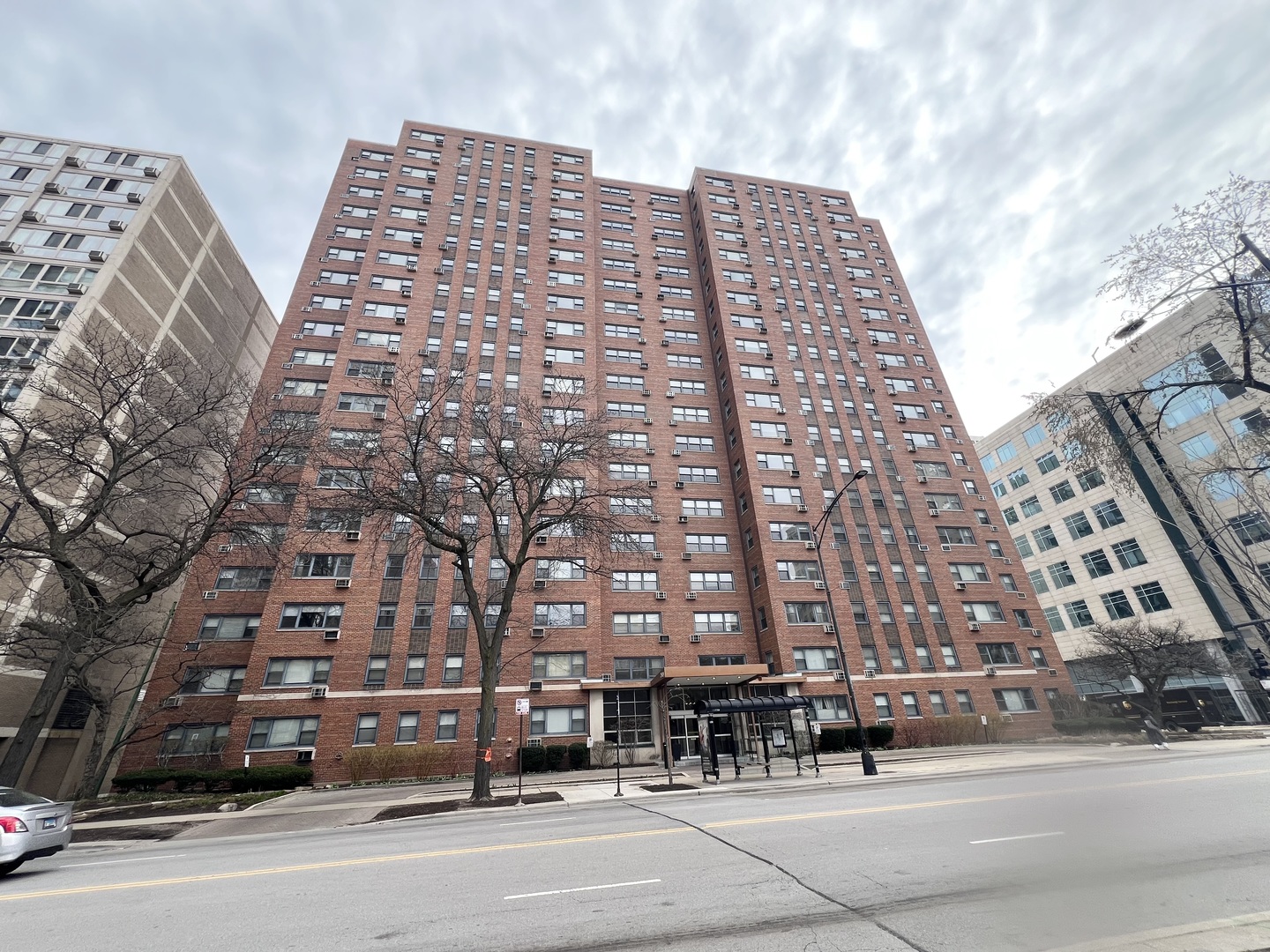 2909 N Sheridan Road Unit: 1703