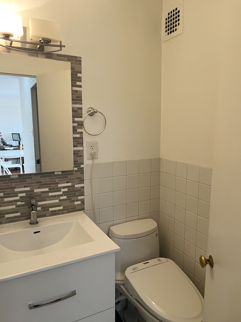 2909 N Sheridan Road Unit: 1703