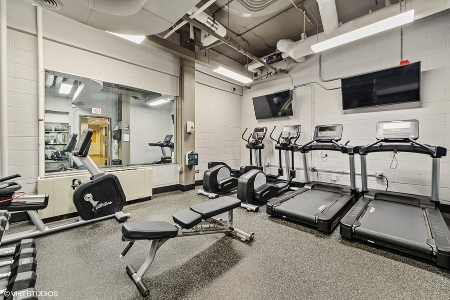 1850 N CLARK Street Unit: 1906
