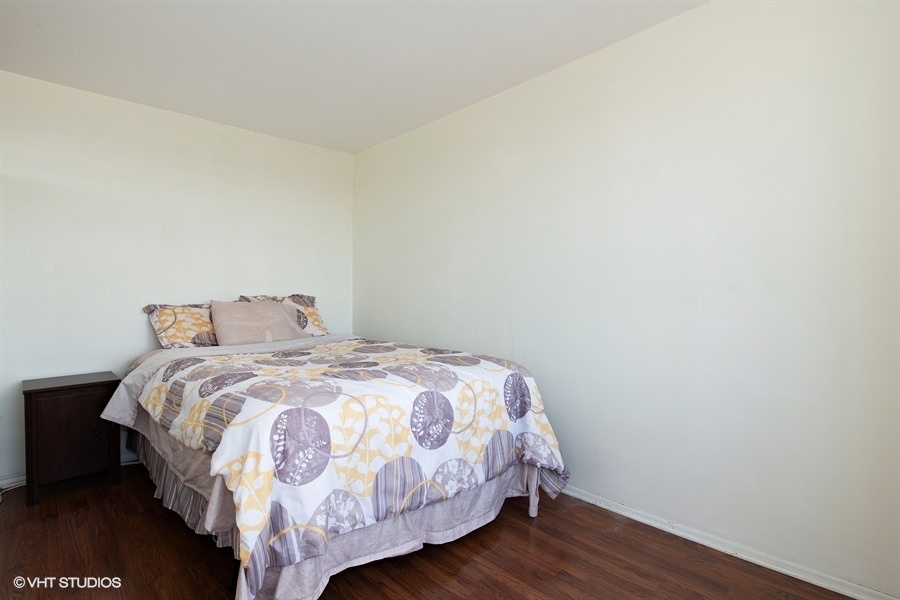 1850 N CLARK Street Unit: 1906
