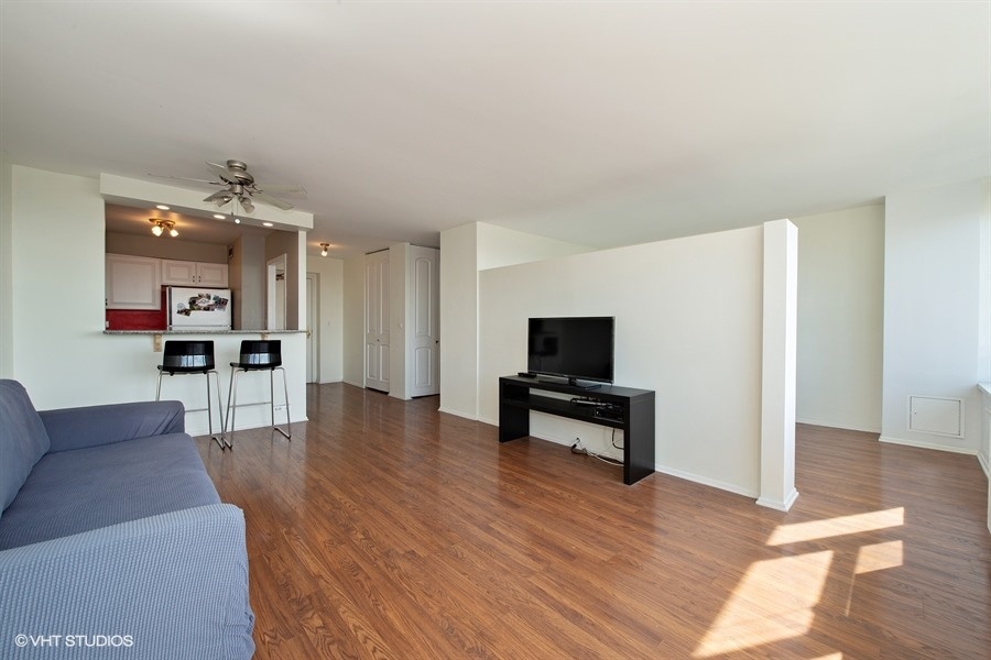 1850 N CLARK Street Unit: 1906