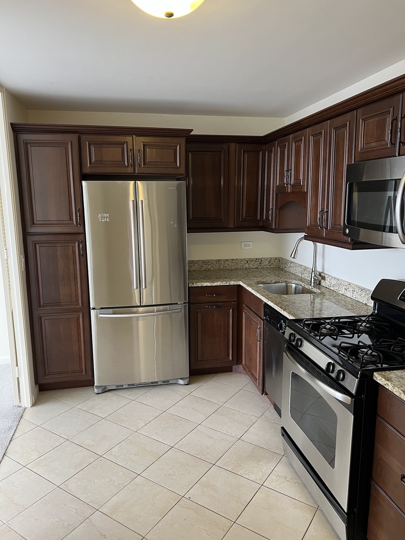 2800 N Lake Shore Drive Unit: 4215