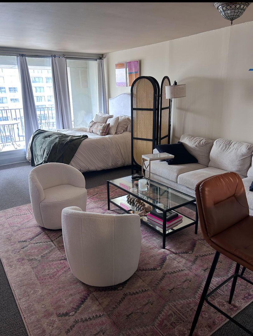 1960 N LINCOLN PARK WEST Unit: 2002