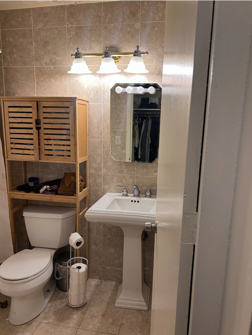 1960 N LINCOLN PARK WEST Unit: 2002