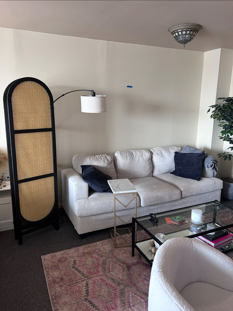 1960 N LINCOLN PARK WEST Unit: 2002