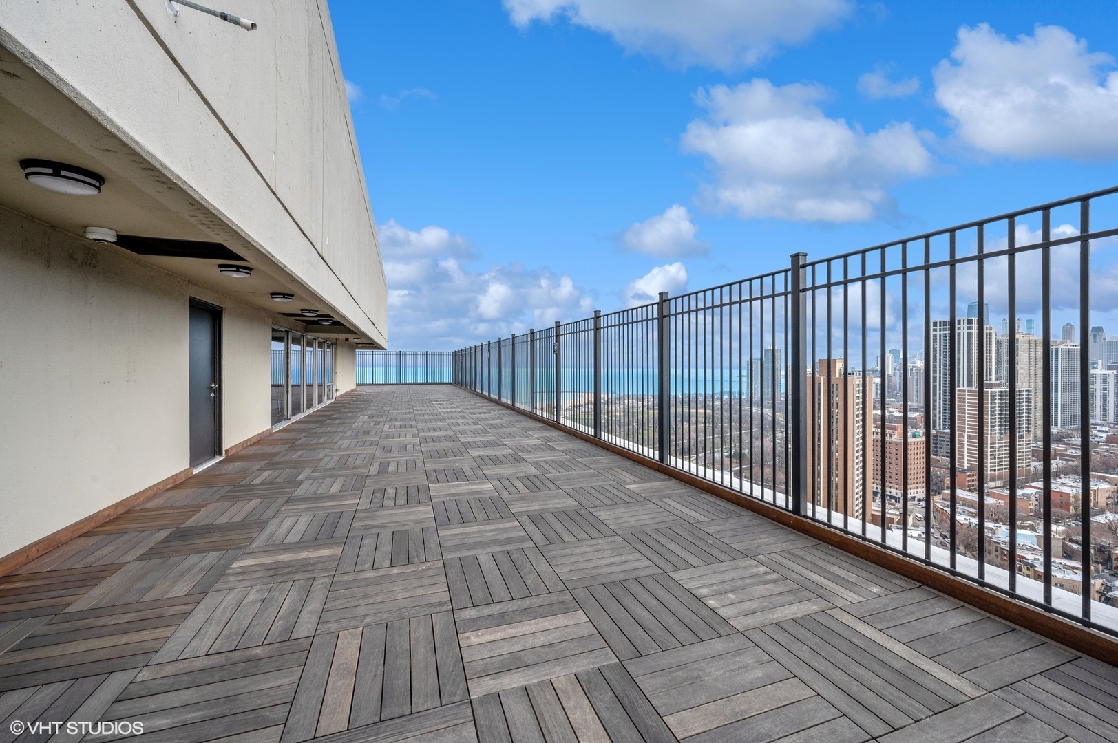 1960 N LINCOLN PARK WEST Unit: 2002