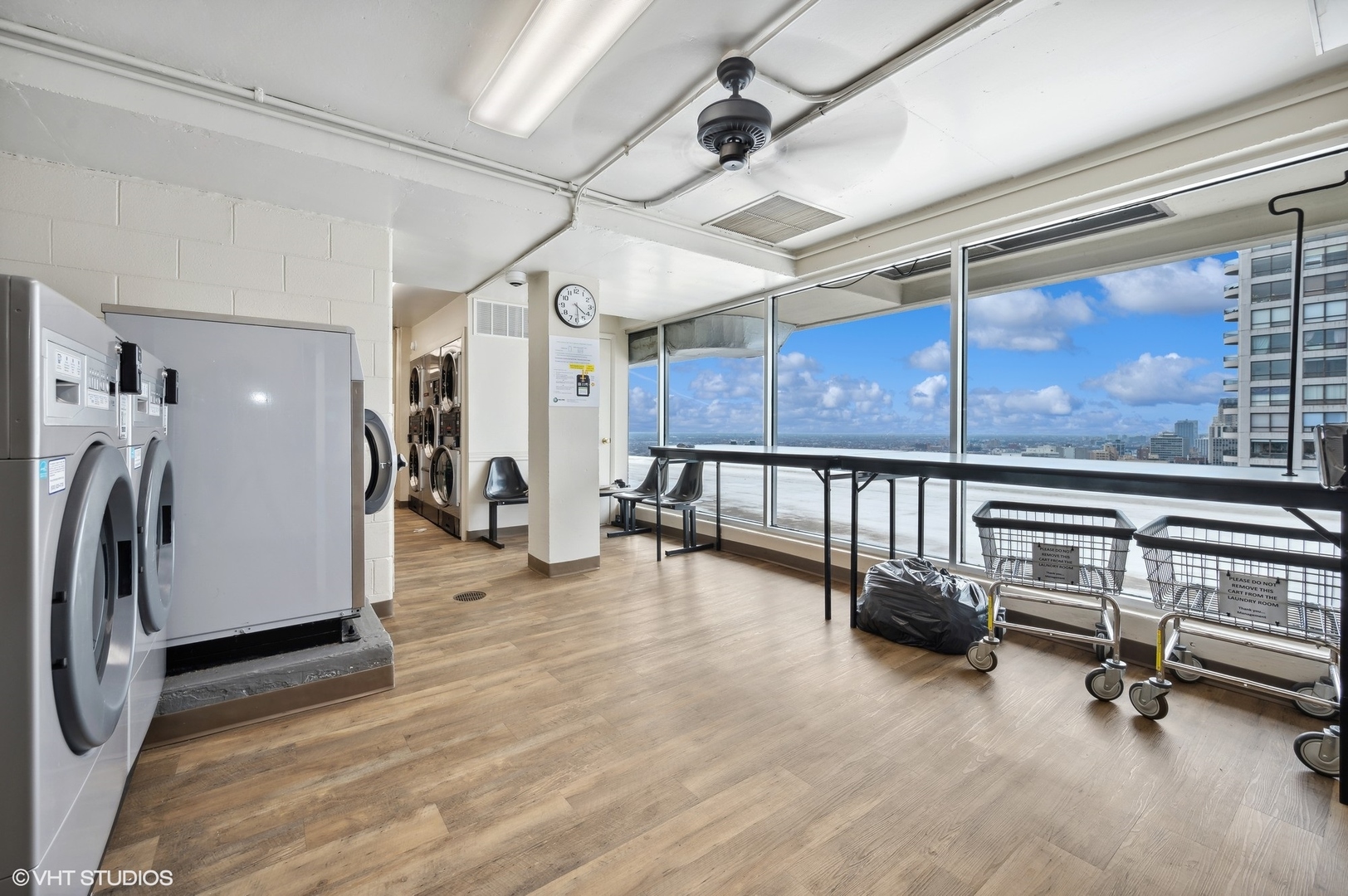 1960 N LINCOLN PARK WEST Unit: 2002