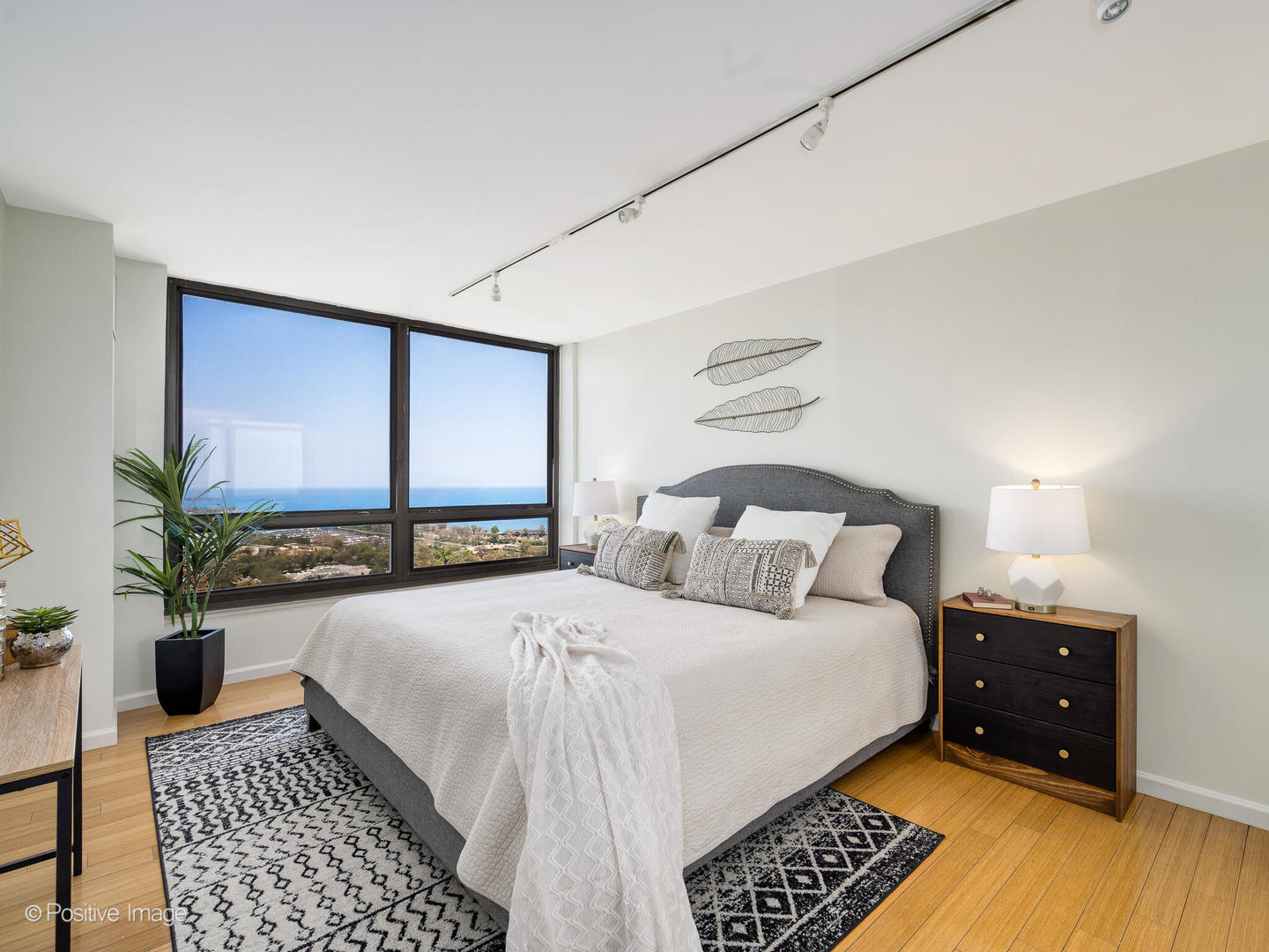 2020 N Lincoln Park West Unit: 31DE