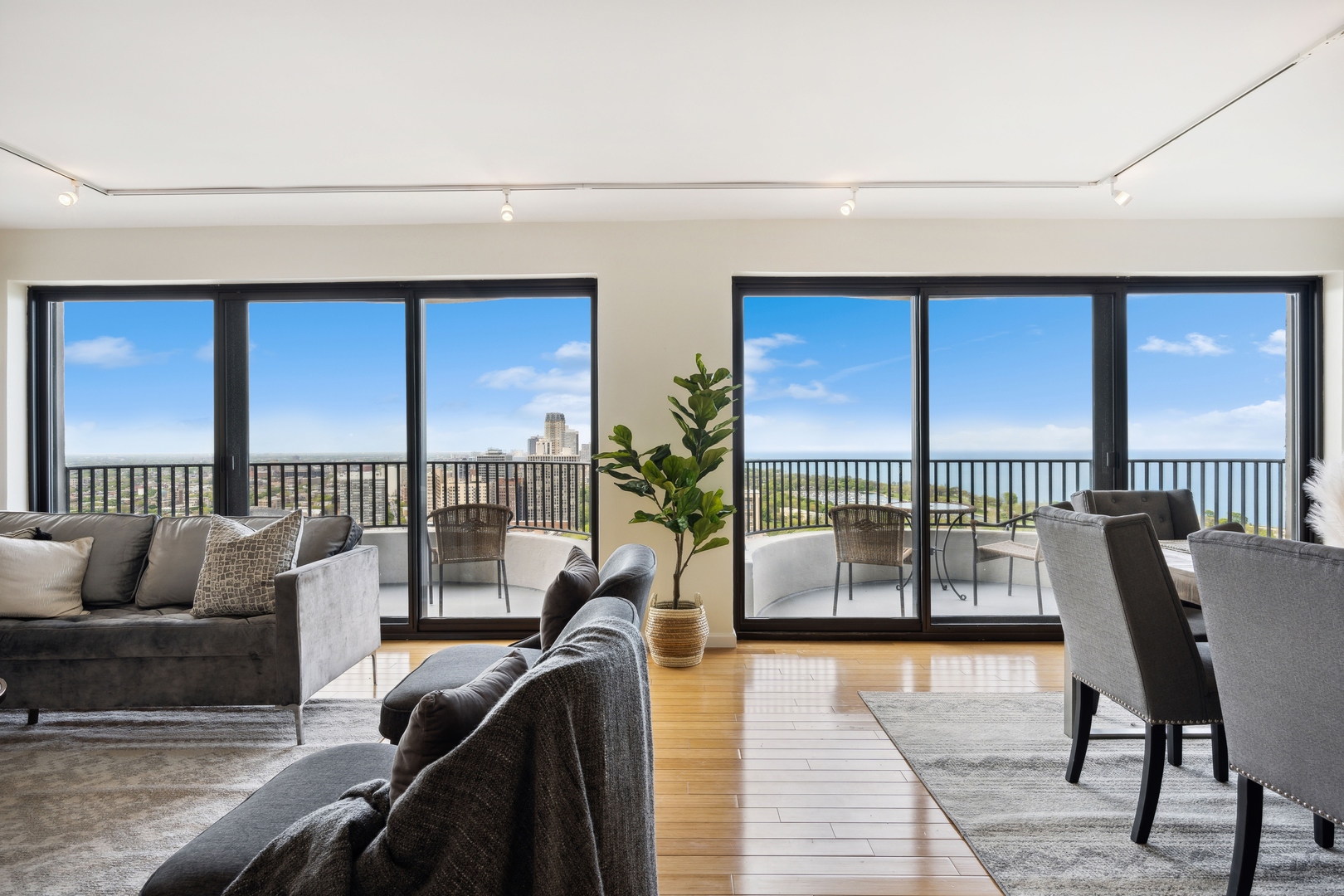 2020 N Lincoln Park West Unit: 31DE