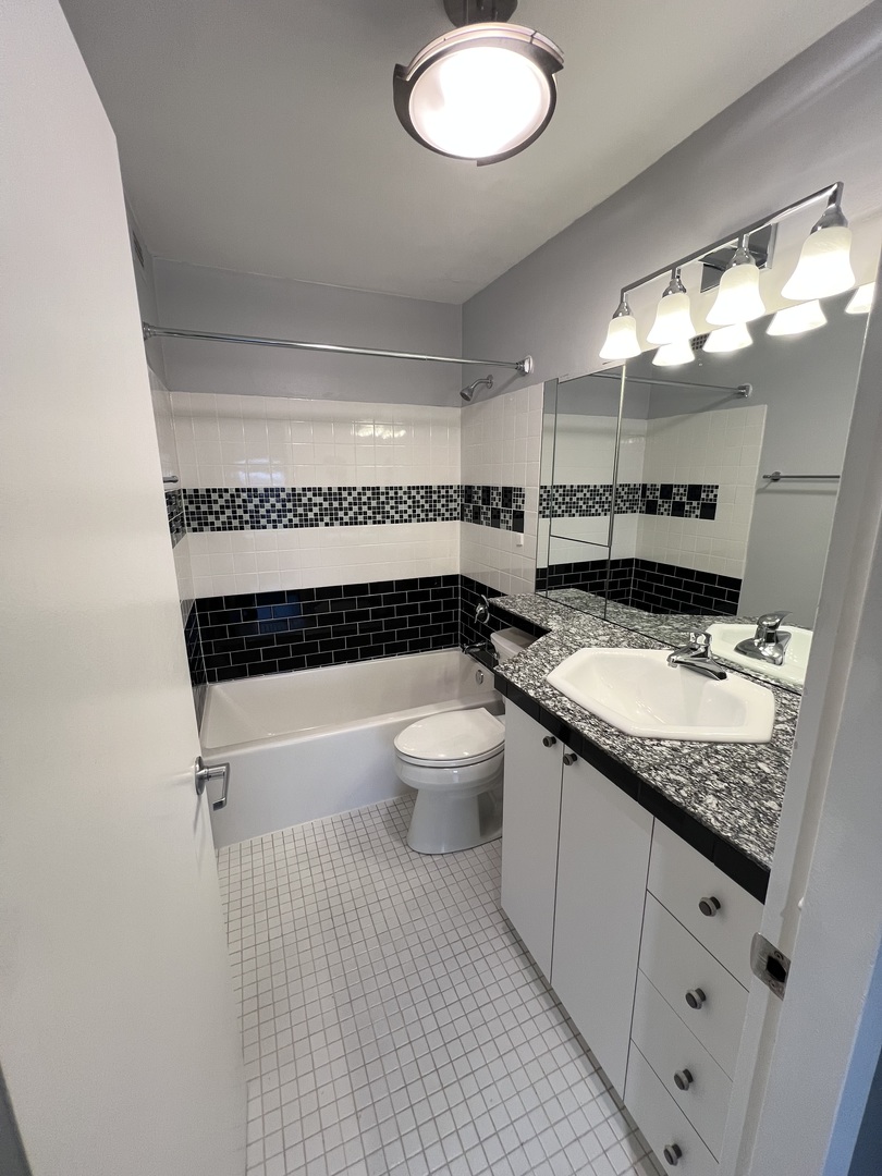 1850 N Clark Street Unit: 2106