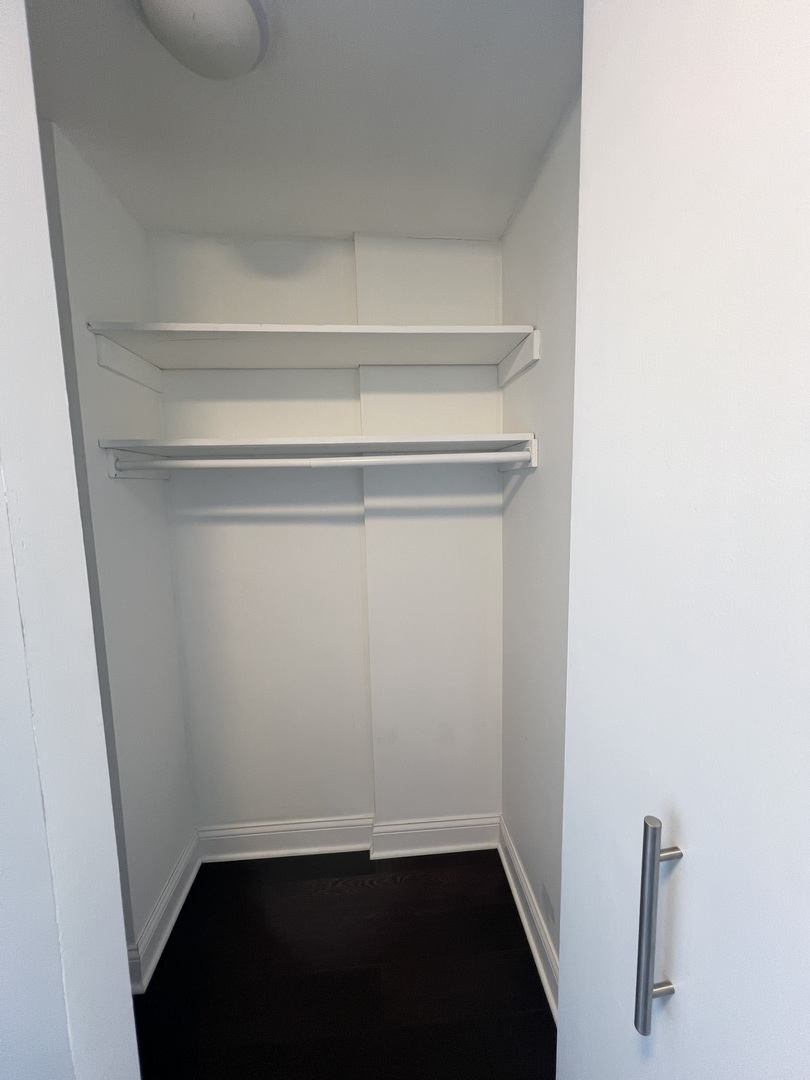 1850 N Clark Street Unit: 2106