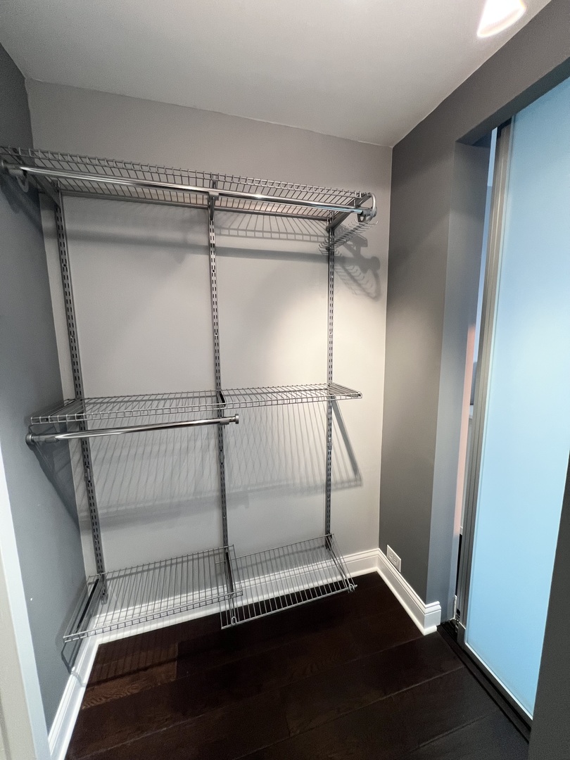 1850 N Clark Street Unit: 2106