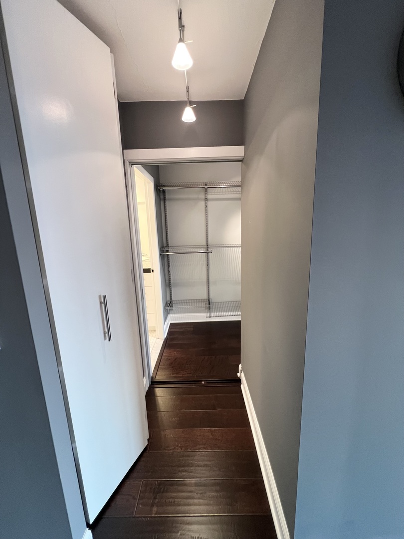 1850 N Clark Street Unit: 2106